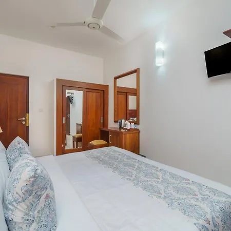 Hotel Travellers Nest Kandy-3