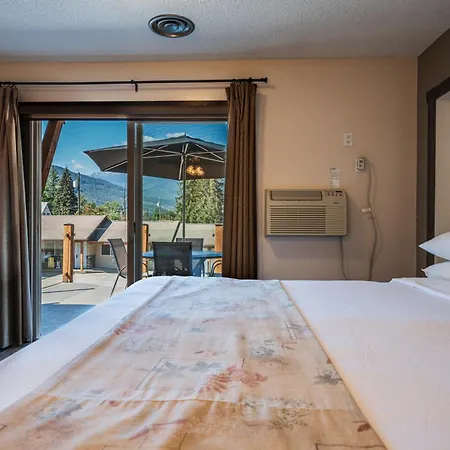 Swiss Chalet Motel-2