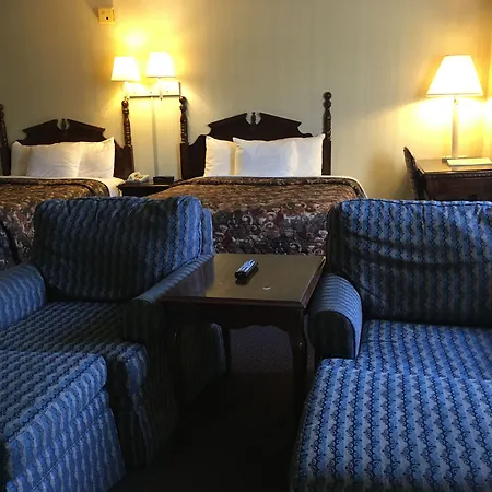 Econo Lodge Inn & Suites Groton-2