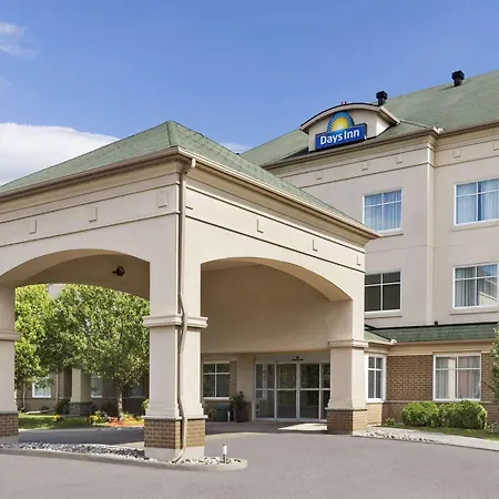 Days Inn By Wyndham Ottawa Airport-3