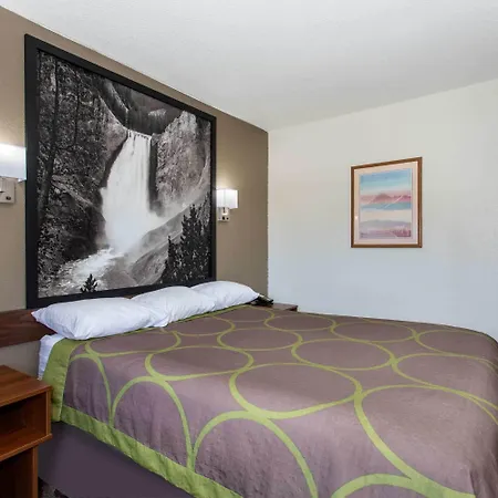 Super 8 By Wyndham Dubois-3