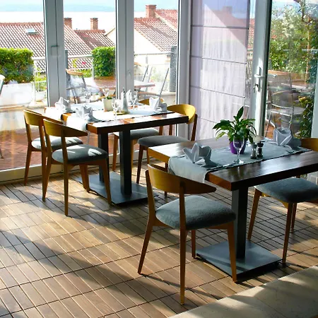 Apartments Villa Azzurra Bol-2