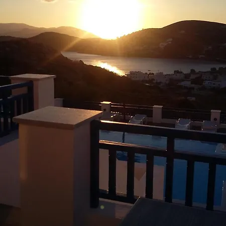 Rita'S Place Hotel-2