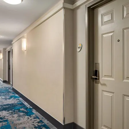 La Quinta Inn by Wyndham Vancouver Airport-2