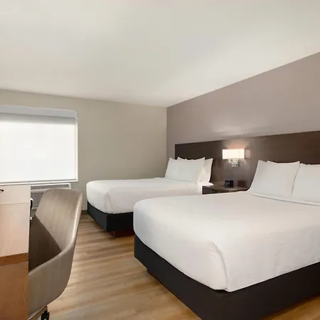 La Quinta Inn by Wyndham Vancouver Airport-3