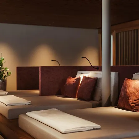 The Oswald Grand Hotel-3