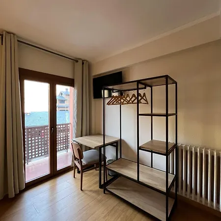Hotel Niu A 50 M Del Funicamp-3