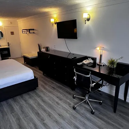 Travelodge By Wyndham Drummondville-3