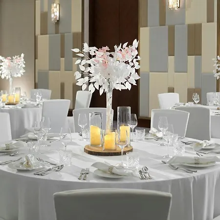 Holiday Inn Dubai Al-Maktoum Airport By Ihg-3