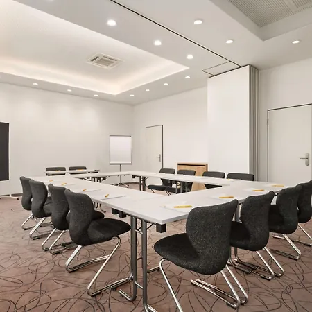 Super 8 By Wyndham Munich City North-2