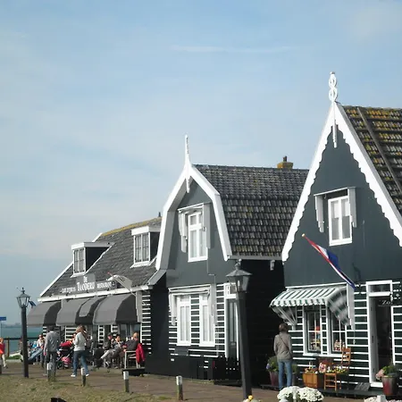 B&B HutSpot-2