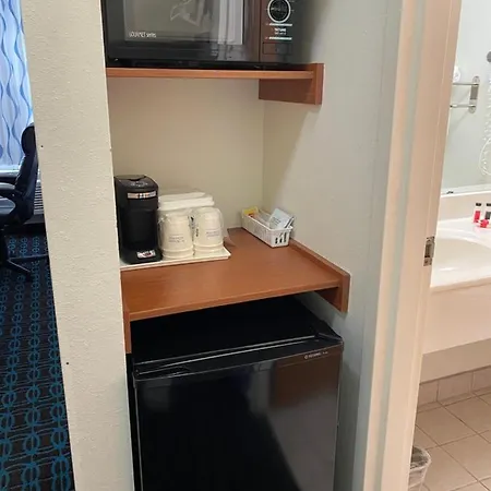 Days Inn & Suites By Wyndham Cambridge-3