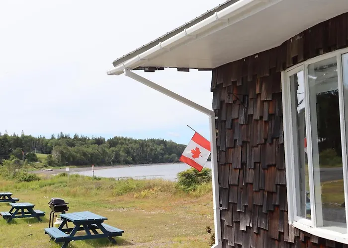 Friars Bay Inn & Cottages