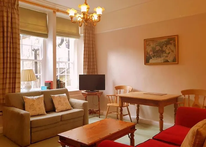 No 6 The Square Tearooms & Accommodation