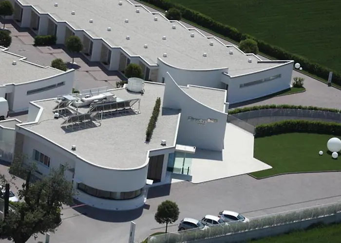 Pineta Eco Hotel - Private Parking