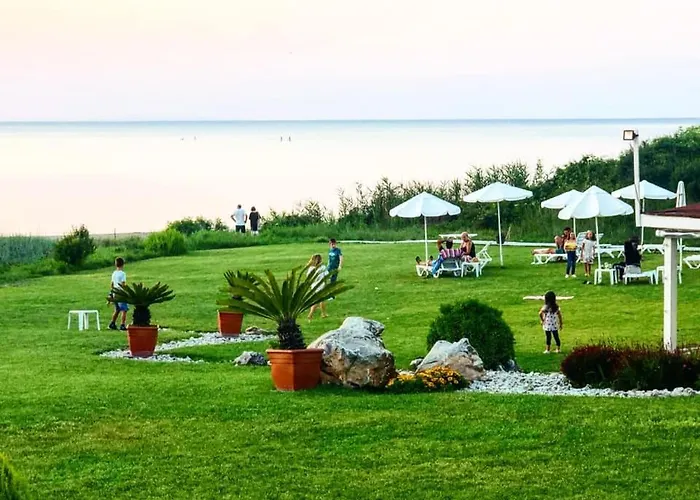 Toma'S Residence - Front Beach
