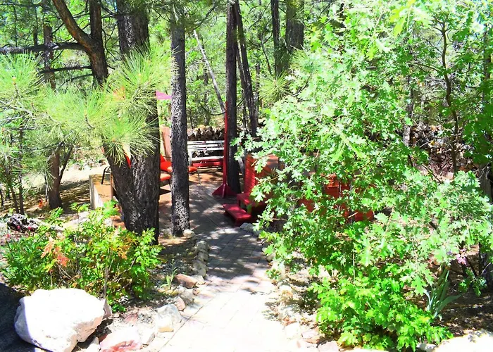 Dream Getaway-Secluded Hot Spa-Walk To Village-Walk To Pineknot Trailhead-Plus King Bed!