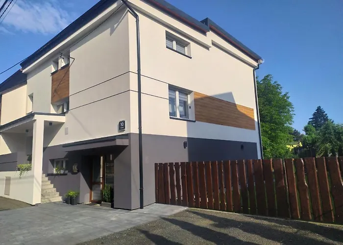 Pokoje I Apartamenty Na Szkolnej