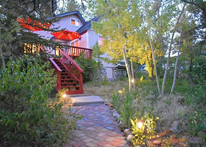 Dream Getaway-Secluded Hot Spa-Walk To Village-Walk To Pineknot Trailhead-Plus King Bed!