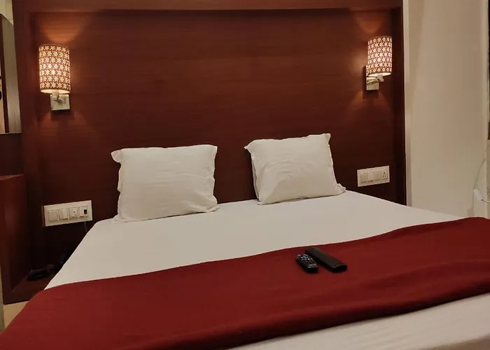 Fabhotel Spring Inn - Nr Borivali Station