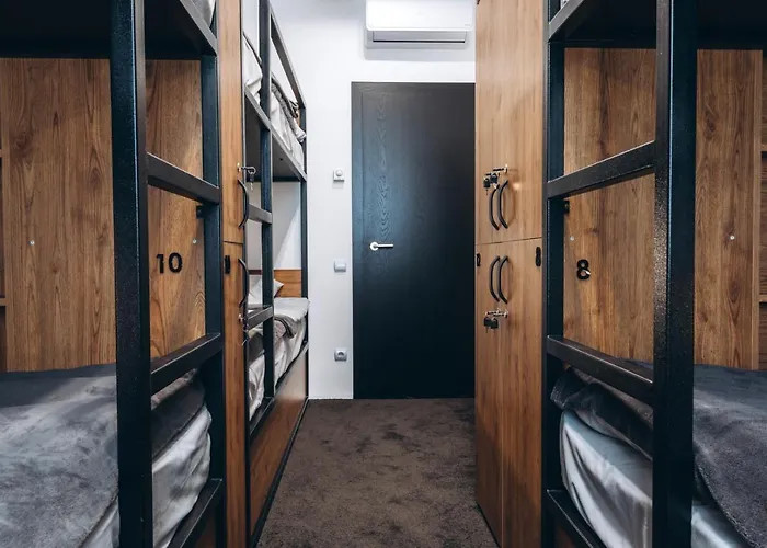 Готель Хостел Rooms