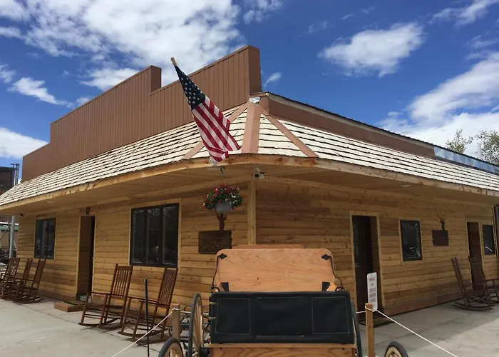 Creekside Downtown Vacation Suites, Only Adults 25 Or Older