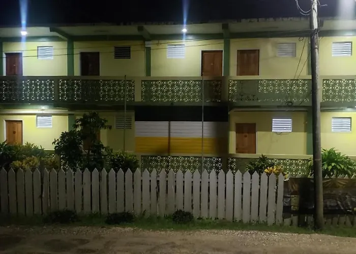 Pal'S On The Beach - Dangriga, Belize