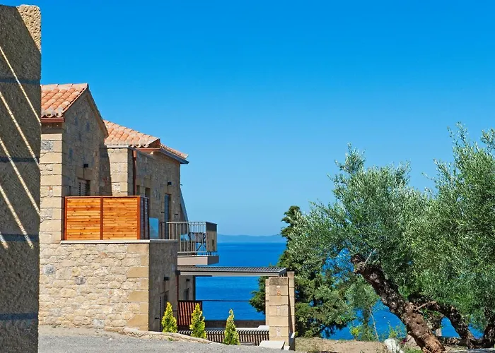 Diapori Suites Hotel
