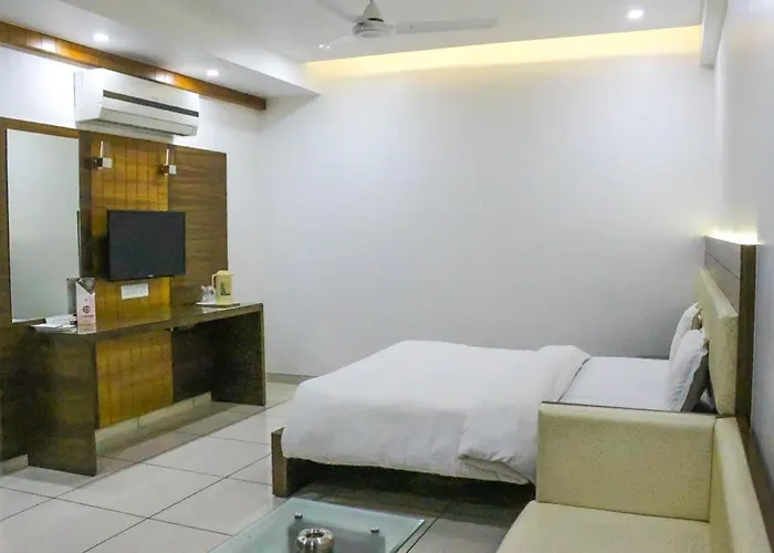 Hotel Apex Inn