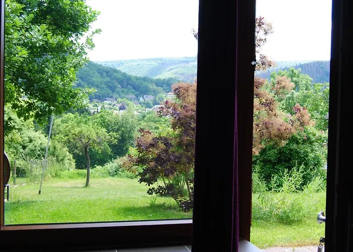 Hinter den Spiegeln
