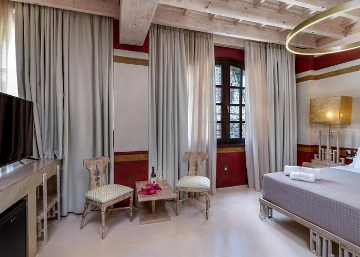 10Gr Boutique Hotel & Wine Bar