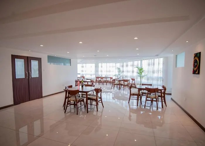 The Crossroads Hotel, Westlands