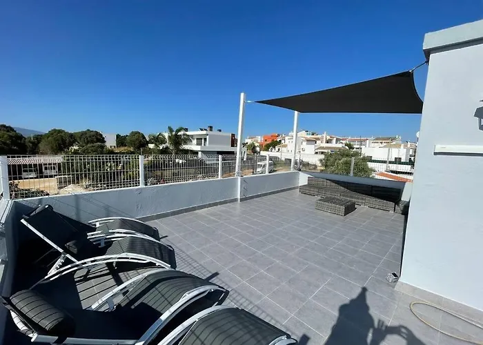Spacious Villa. Large Rooftop. 4 Bedroom Sleeps 8