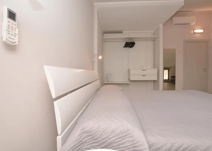 Hotel & Apartments " Perpoin "