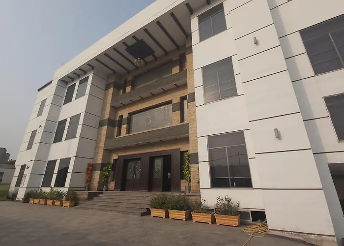Royaute Luxury Hotel Sialkot