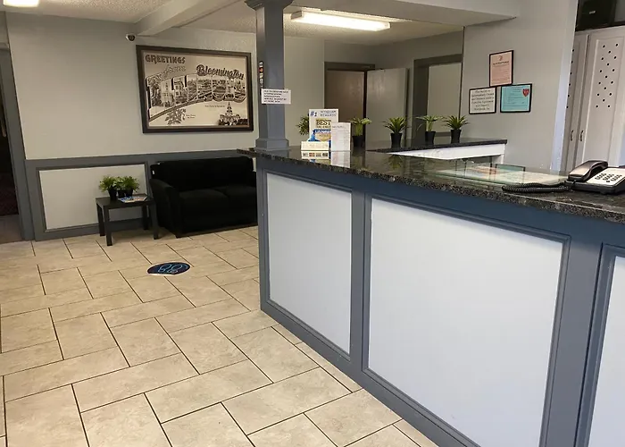 Super 8 By Wyndham Bloomington Normal