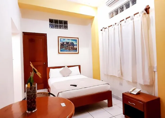 Hostal Huayruro