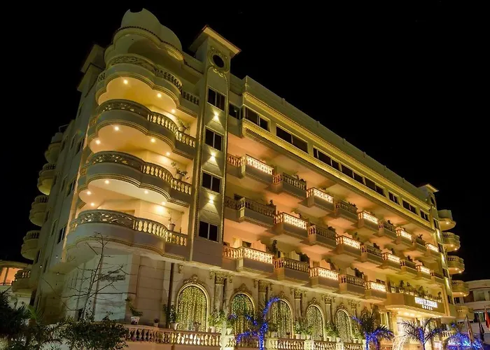 Omar Elkhaiam Hotel