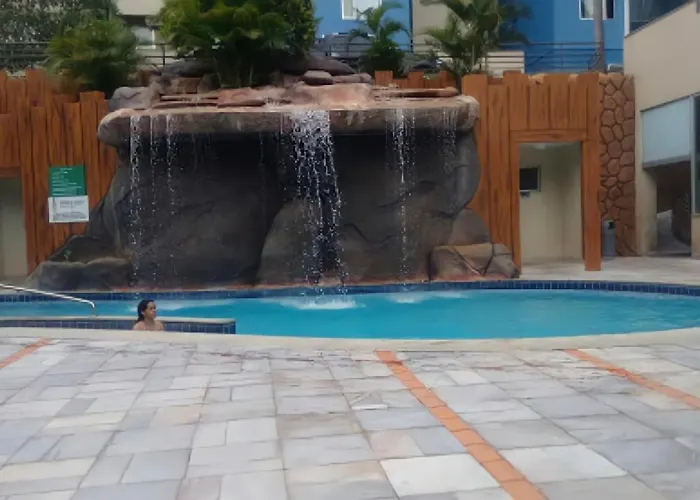 Águas Termais Naturais Piscinas Quentes 24 horas mais Acesso Incluso aos Parques Aquáticos dos Resorts Golden Dolphin Grande Hotel em Caldas Novas