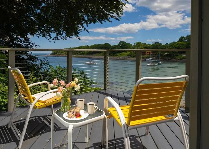 Dockside Guest Quarters