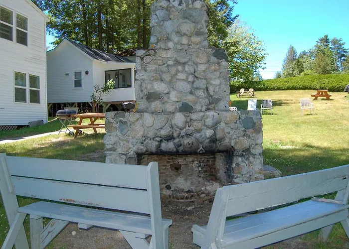 Cozy Lakefront Suite