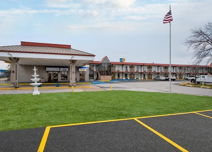 Super 8 By Wyndham Perrysburg-Toledo