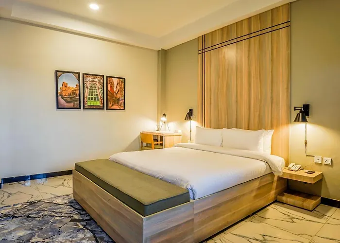 Roomy Crossroads Hotel, Peshawar