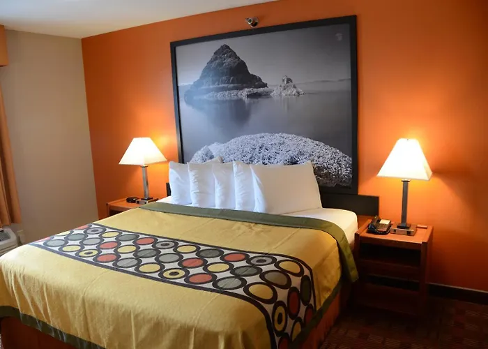 Super 8 By Wyndham Louisville/Expo Center