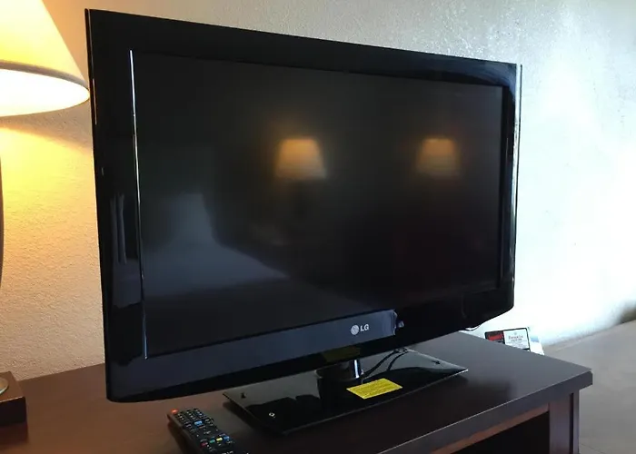 Economy Inn & Suites