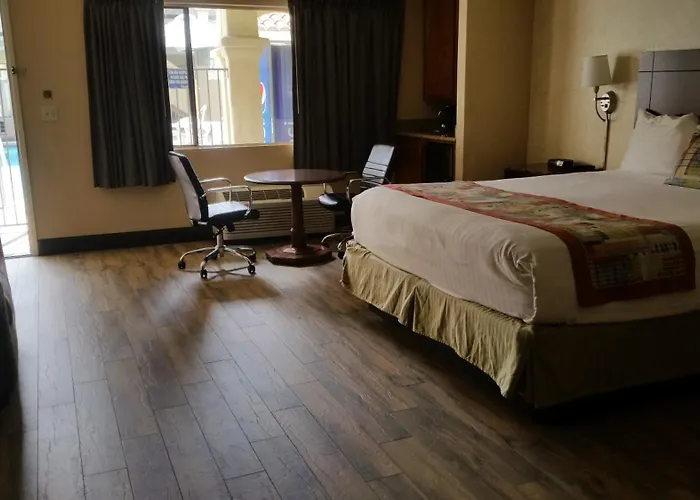 Travelodge By Wyndham Costa Mesa Newport Beach Hacienda