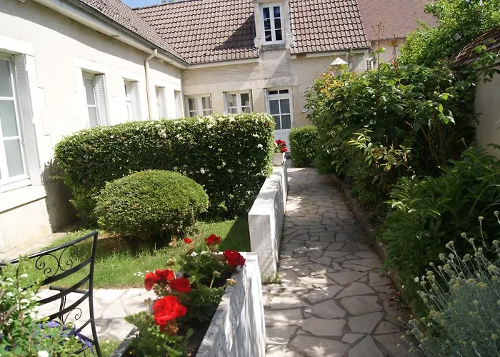 Hotel La Cognette A 25 Kilometres De Chateauroux Et 30 Kilometres De Bourges