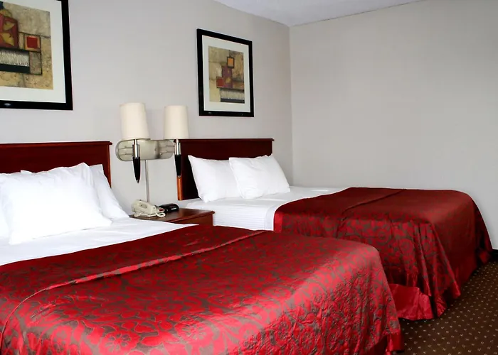 Days Inn & Suites By Wyndham Bloomington/Normal Il