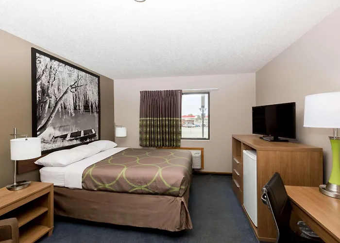 Super 8 By Wyndham Hays Ks