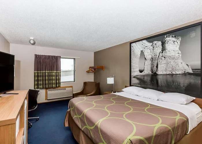 Super 8 By Wyndham Hays Ks